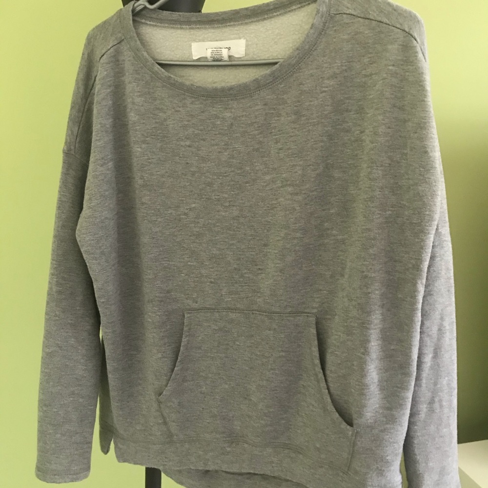 grey crew neck